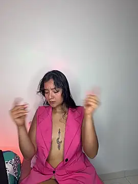 charlottekiss99 online show from April 13, 2026, 1:49 pm