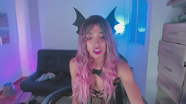 Nikkita Dragon online show from November 16, 2025, 2:39 am