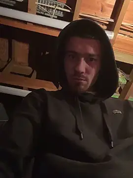 Snapshot of Johnclips2 chatting on September 28, 2025, 3:34 am Johnclips2 online show from September 28, 2025, 3:34 am