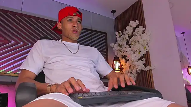 B Wild online show from November 23, 2025, 3:50 am