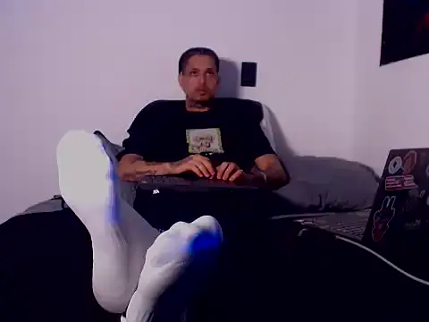 MASTER PIG FARMER online show from October 25, 2025, 4:42 am