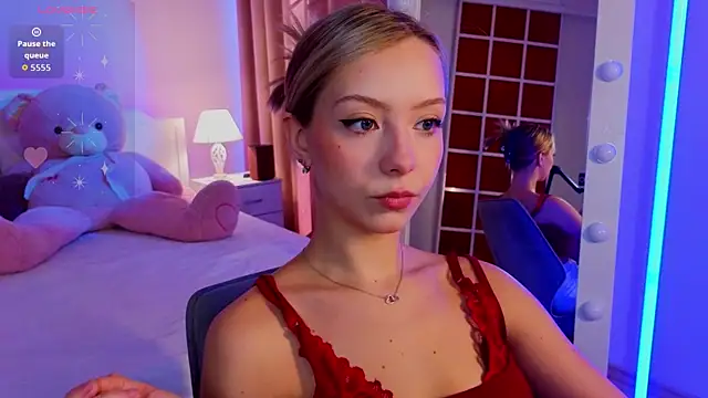 Snapshot of LumMina chatting on April 15, 2026, 3:13 am LumMina online show from April 15, 2026, 3:13 am