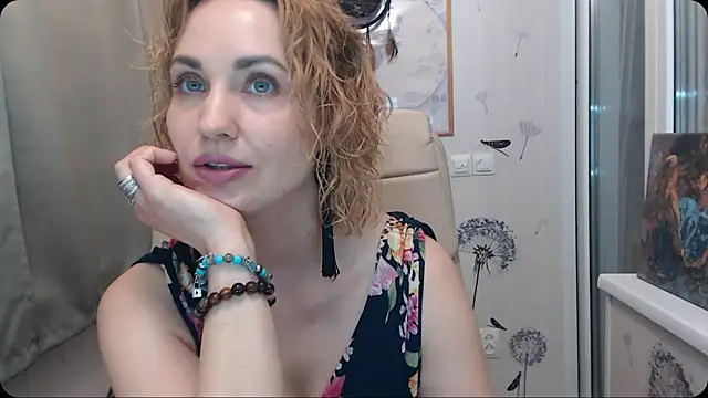 Snapshot of KatrinAlluring chatting on October 6, 2025, 4:32 am KatrinAlluring online show from October 6, 2025, 4:32 am