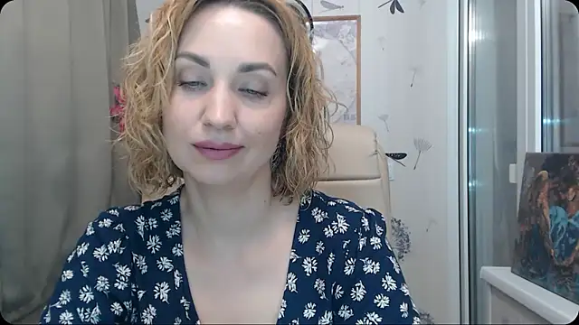 Snapshot of KatrinAlluring chatting on October 31, 2025, 4:24 am KatrinAlluring online show from October 31, 2025, 4:24 am