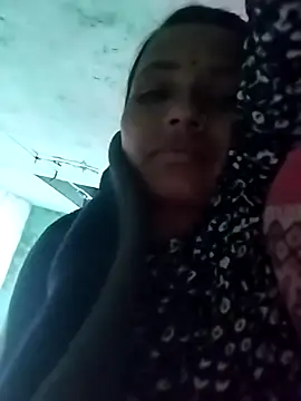 KIRTI12 HOT online show from October 18, 2025, 3:24 pm