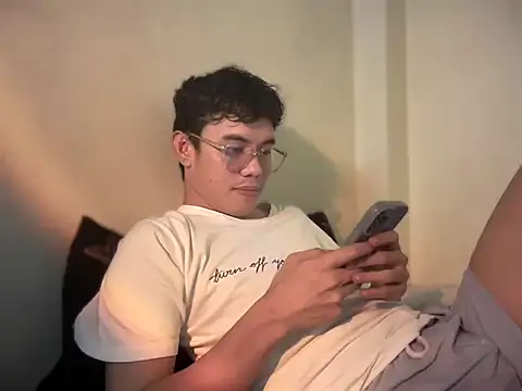 Snapshot of keirflorianxx chatting on September 15, 2025, 3:01 pm keirflorianxx online show from September 15, 2025, 3:01 pm