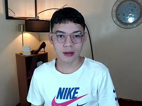 Snapshot of keirflorianxx chatting on October 6, 2025, 2:58 pm keirflorianxx online show from October 6, 2025, 2:58 pm