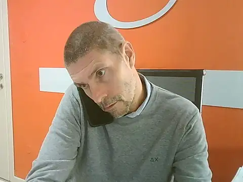 Snapshot of max79ve31 chatting on October 27, 2025, 1:15 pm max79ve31 online show from October 27, 2025, 1:15 pm