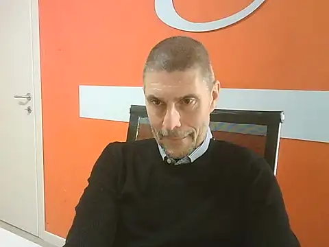 Snapshot of max79ve31 chatting on December 4, 2025, 2:04 pm max79ve31 online show from December 4, 2025, 2:04 pm