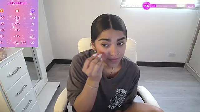 Snapshot of amarasilk_ chatting on February 12, 2026, 7:20 pm amarasilk online show from February 12, 2026, 7:20 pm