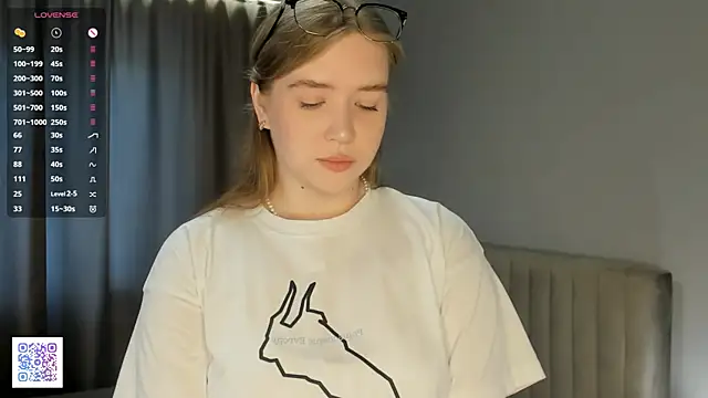 AlinaSollman online show from September 30, 2025, 4:39 am