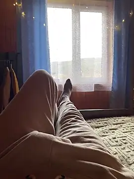 Snapshot of Klark_ chatting on November 4, 2025, 1:54 pm Klark online show from November 4, 2025, 1:54 pm