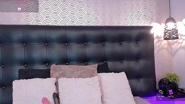 NaiaraMasson  online show from November 5, 2025, 12:16 pm