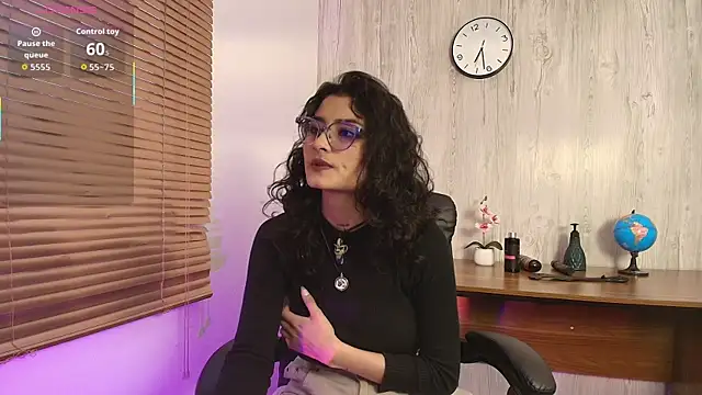 Snapshot of LilyRouset chatting on September 10, 2025, 12:27 pm LilyRouset online show from September 10, 2025, 12:27 pm