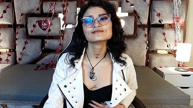 Snapshot of LilyRouset chatting on September 15, 2025, 12:49 pm LilyRouset online show from September 15, 2025, 12:49 pm