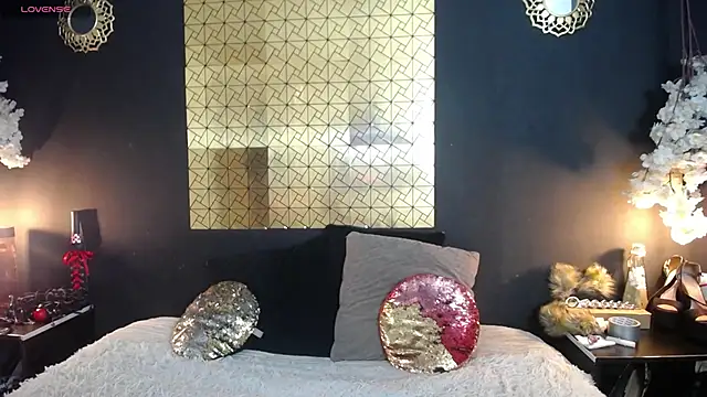 kinky momm online show from February 19, 2026, 3:08 pm