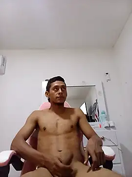 Snapshot of Boy_hot- chatting on September 18, 2025, 4:25 am Boy hot- online show from September 18, 2025, 4:25 am