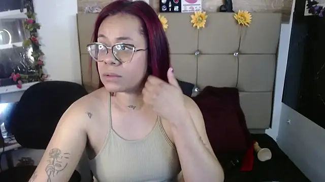 MIA  SPENCER online show from November 21, 2025, 9:02 pm