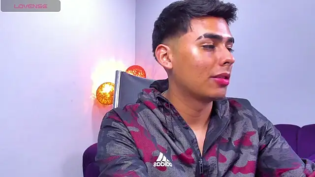 Snapshot of Matthewlodge chatting on November 28, 2025, 5:10 am Matthewlodge online show from November 28, 2025, 5:10 am