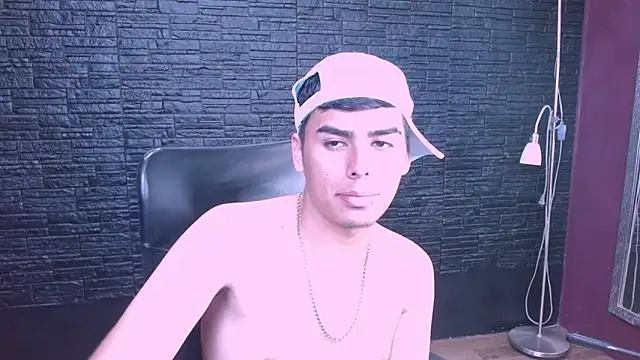 Snapshot of Matthewlodge chatting on December 15, 2025, 4:55 pm Matthewlodge online show from December 15, 2025, 4:55 pm