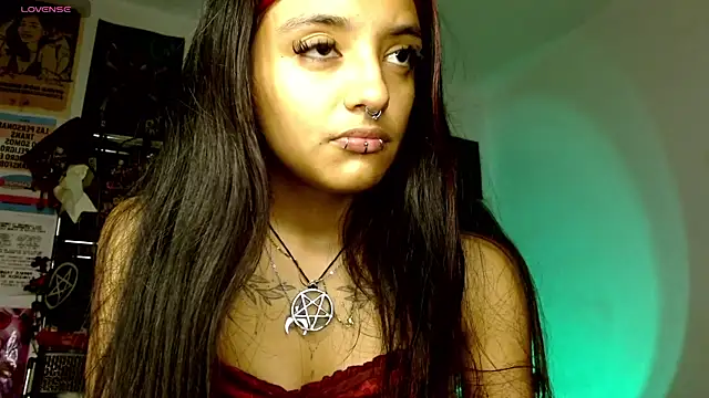Snapshot of carolinerue chatting on April 30, 2026, 8:31 am carolinerue online show from April 30, 2026, 8:31 am