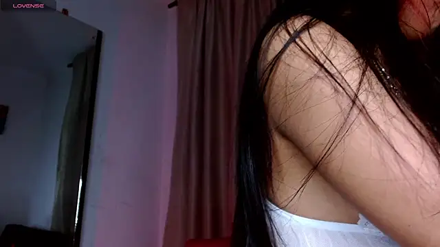 Snapshot of carolinerue chatting on May 5, 2026, 10:01 am carolinerue online show from May 5, 2026, 10:01 am