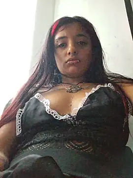 Snapshot of carolinerue chatting on May 23, 2026, 10:47 pm carolinerue online show from May 23, 2026, 10:47 pm