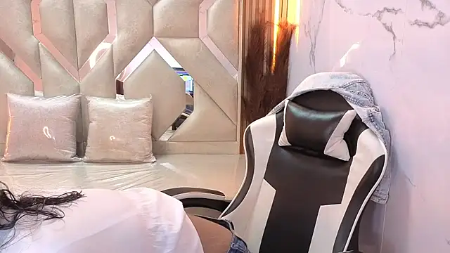 Snapshot of antonela_tp chatting on December 1, 2025, 1:05 pm antonela tp online show from December 1, 2025, 1:05 pm