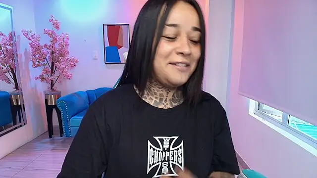 Black roseee online show from December 1, 2025, 7:41 pm