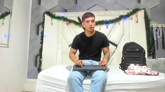 Snapshot of Sarahwalkerr chatting on December 4, 2025, 8:39 pm Sarahwalkerr online show from December 4, 2025, 8:39 pm