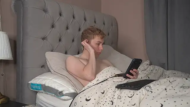 Snapshot of scottishtwink01 chatting on May 10, 2026, 9:53 pm scottishtwink01 online show from May 10, 2026, 9:53 pm