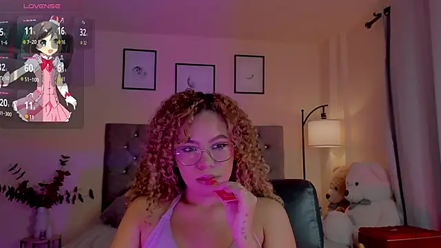 Snapshot of OxanaFedorova1- chatting on December 16, 2025, 2:33 pm OxanaFedorova1- online show from December 16, 2025, 2:33 pm