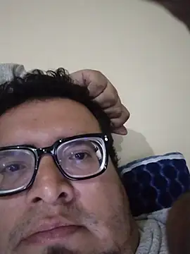 Santiagoqro85 online show from February 4, 2026, 4:07 am