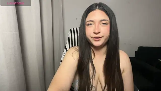 Snapshot of valentinauwu chatting on January 6, 2026, 2:15 am valentinauwu online show from January 6, 2026, 2:15 am