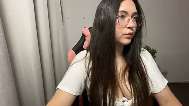 Snapshot of valentinauwu chatting on February 23, 2026, 12:52 am valentinauwu online show from February 23, 2026, 12:52 am