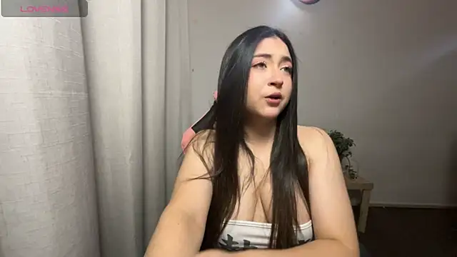 Snapshot of valentinauwu chatting on February 27, 2026, 2:00 am valentinauwu online show from February 27, 2026, 2:00 am