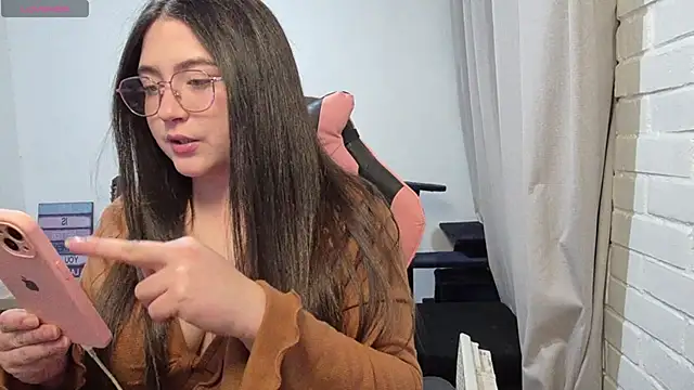 Snapshot of valentinauwu chatting on May 20, 2026, 1:34 am valentinauwu online show from May 20, 2026, 1:34 am