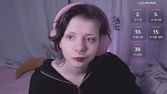 Snapshot of Alice_Zev chatting on July 4, 2026, 11:22 pm Alice Zev online show from July 4, 2026, 11:22 pm