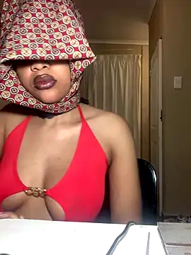 snowwhittie online show from September 26, 2025, 1:42 am