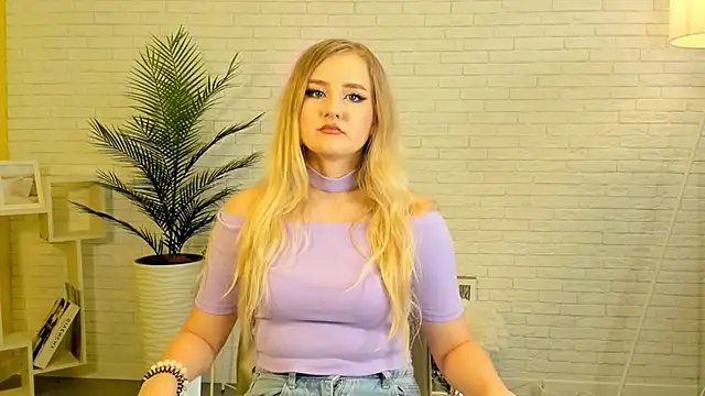 DorlaKraham online show from September 11, 2025, 6:57 am