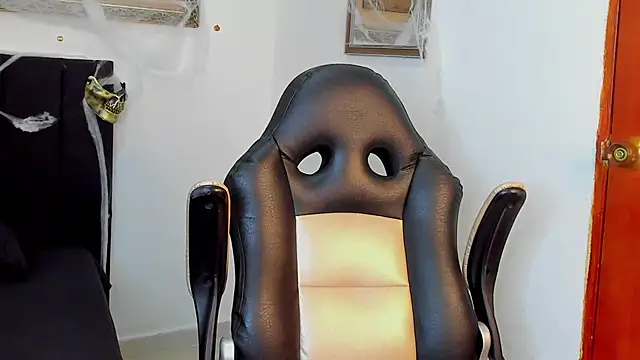 Snapshot of cassian_gold chatting on October 22, 2025, 5:02 pm cassian gold online show from October 22, 2025, 5:02 pm