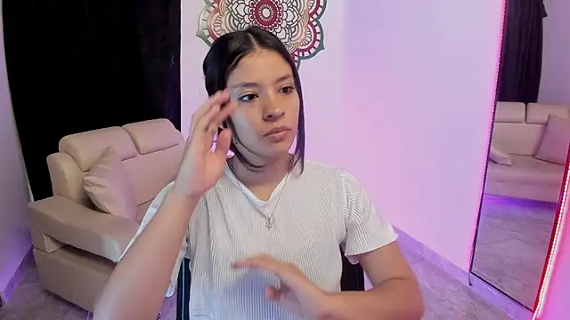 Candy fox 19 online show from March 11, 2026, 4:13 pm