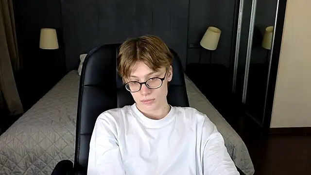 Snapshot of LouieEvans chatting on November 3, 2025, 9:16 pm LouieEvans online show from November 3, 2025, 9:16 pm