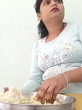 Hot-Pooja25 online show from March 23, 2026, 5:55 am