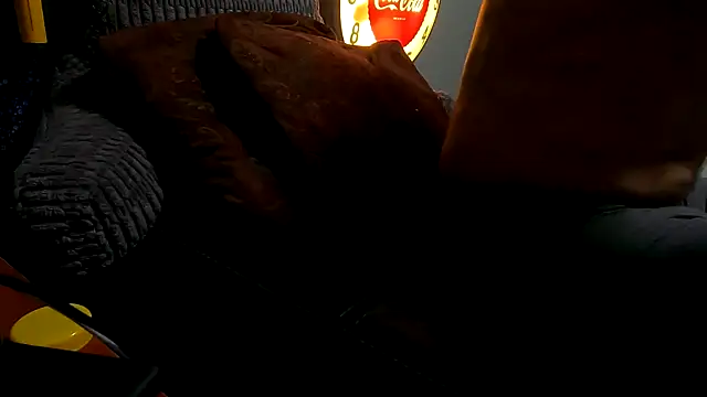 Mickelangello75 online show from October 28, 2025, 1:25 pm