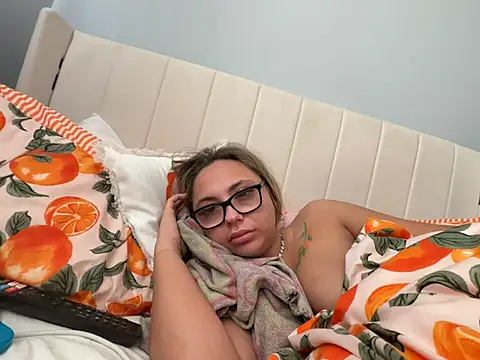 petitelucyXoxx online show from May 9, 2026, 7:35 am