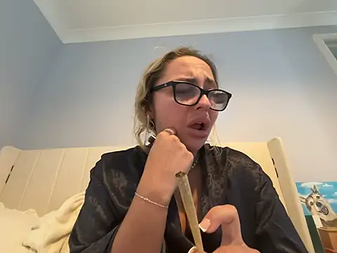 Snapshot of petitelucyXoxx chatting on June 11, 2026, 5:55 pm petitelucyXoxx online show from June 11, 2026, 5:55 pm