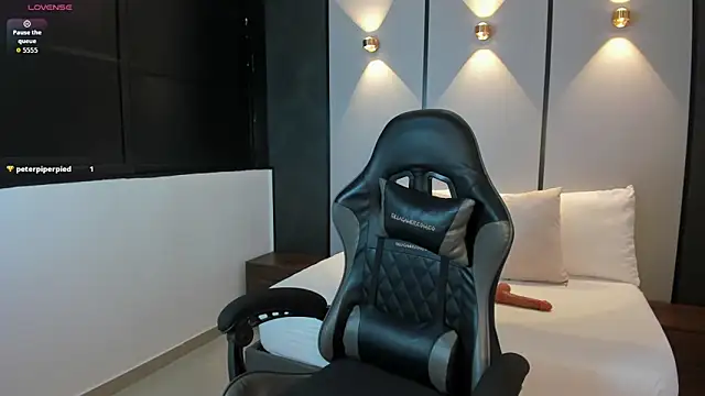 ashly moonn online show from November 29, 2025, 12:19 pm