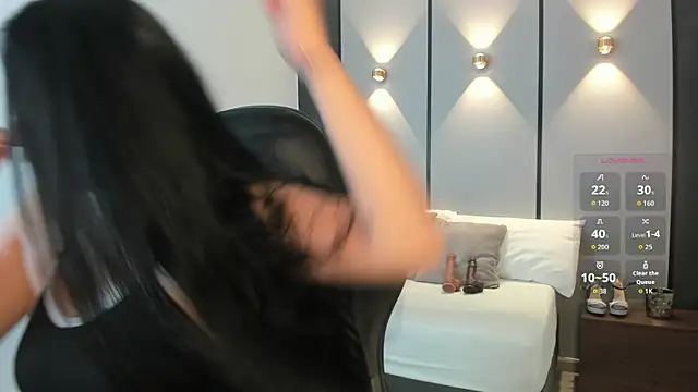 ashly moonn online show from April 5, 2026, 12:02 pm