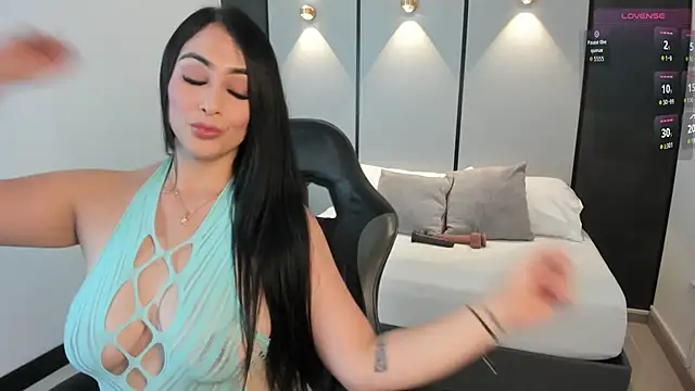 Snapshot of ashly_moonn chatting on July 21, 2026, 12:29 pm ashly moonn online show from July 21, 2026, 12:29 pm